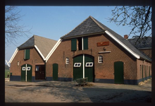 B 018 T-boerderij 'De Voorst', bewoond door de familie A.J. Buunk (dwarshuisboerderij)